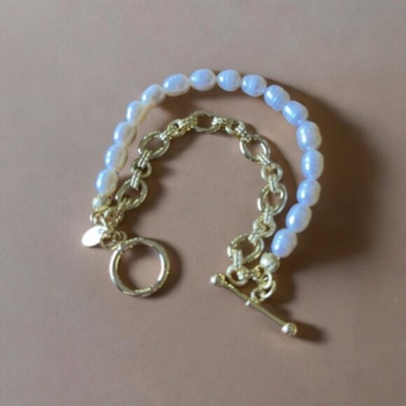 Chunky Freshwater Pearl Double Strand Gold Toggle Bracelet - Picture 5 of 6